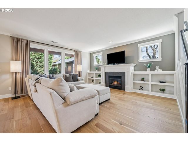 1647 Se SPOKANE St, Portland, OR 97202