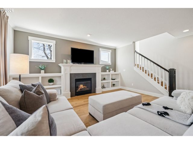 1647 Se SPOKANE St, Portland, OR 97202