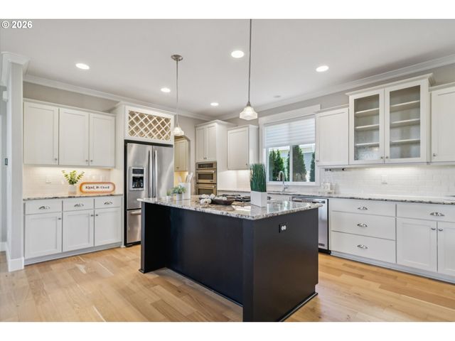 1647 Se SPOKANE St, Portland, OR 97202