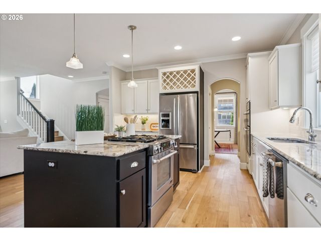 1647 Se SPOKANE St, Portland, OR 97202