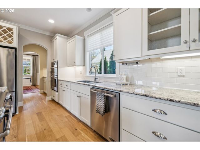 1647 Se SPOKANE St, Portland, OR 97202