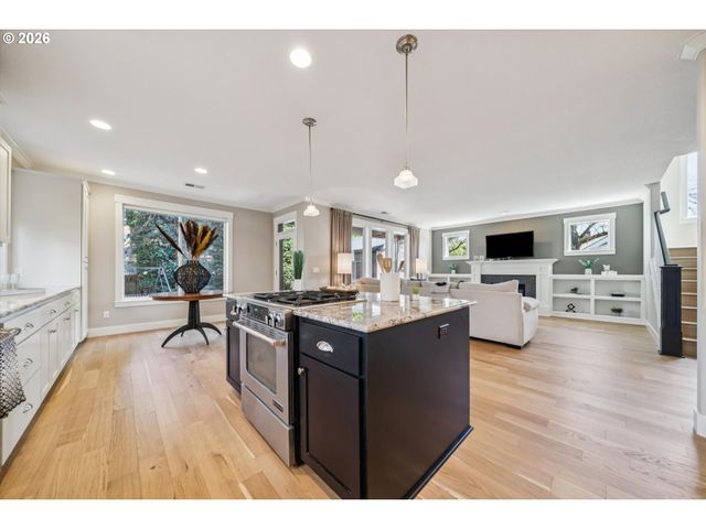 1647 Se SPOKANE St, Portland, OR 97202