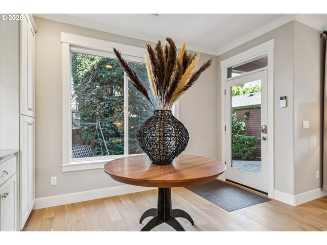 1647 Se SPOKANE St, Portland, OR 97202