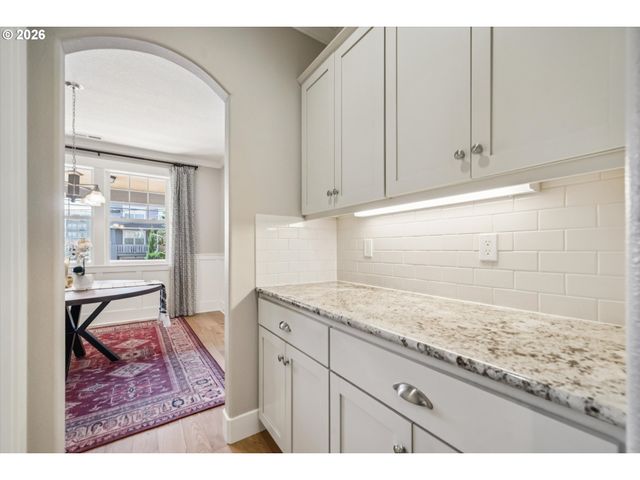 1647 Se SPOKANE St, Portland, OR 97202