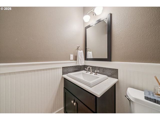 1647 Se SPOKANE St, Portland, OR 97202