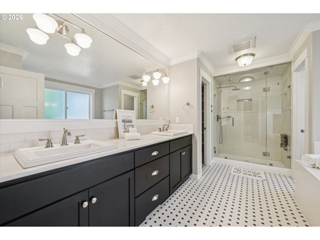 1647 Se SPOKANE St, Portland, OR 97202