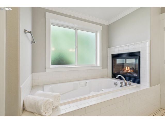 1647 Se SPOKANE St, Portland, OR 97202