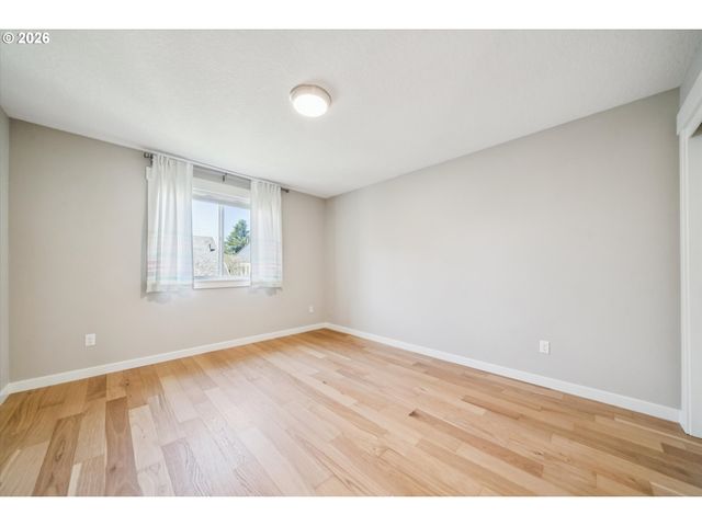 1647 Se SPOKANE St, Portland, OR 97202