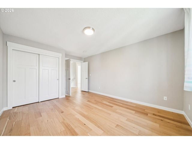 1647 Se SPOKANE St, Portland, OR 97202