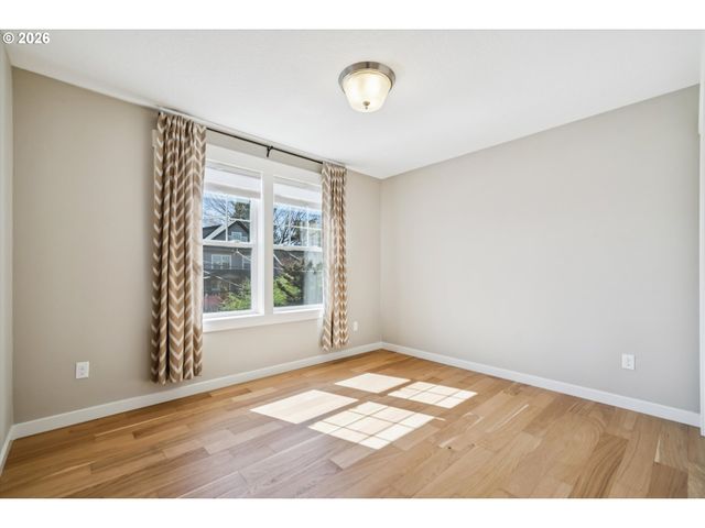 1647 Se SPOKANE St, Portland, OR 97202