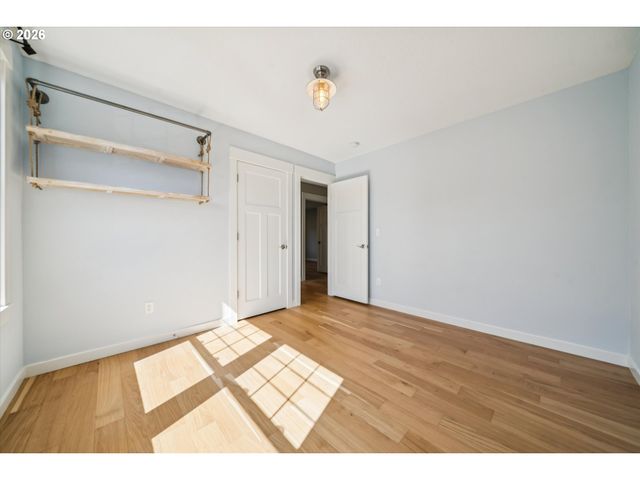 1647 Se SPOKANE St, Portland, OR 97202