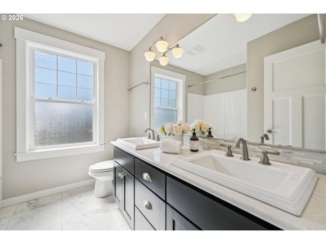 1647 Se SPOKANE St, Portland, OR 97202