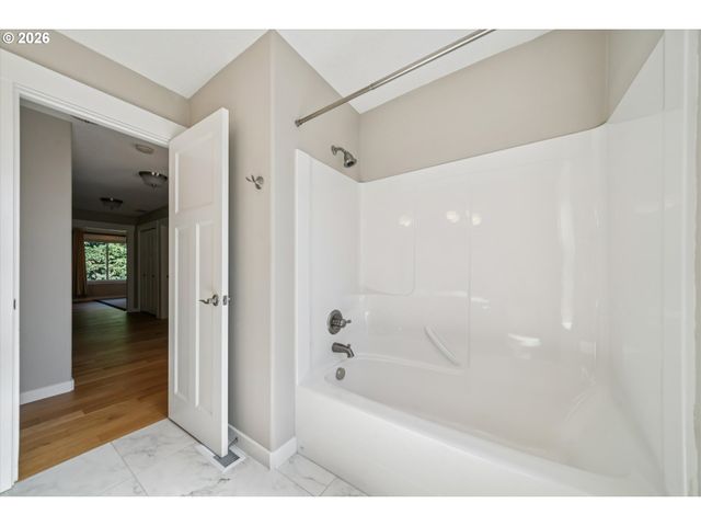 1647 Se SPOKANE St, Portland, OR 97202