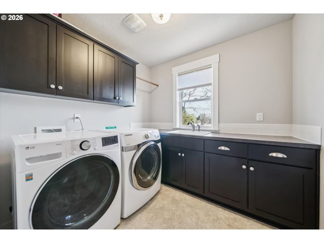 1647 Se SPOKANE St, Portland, OR 97202