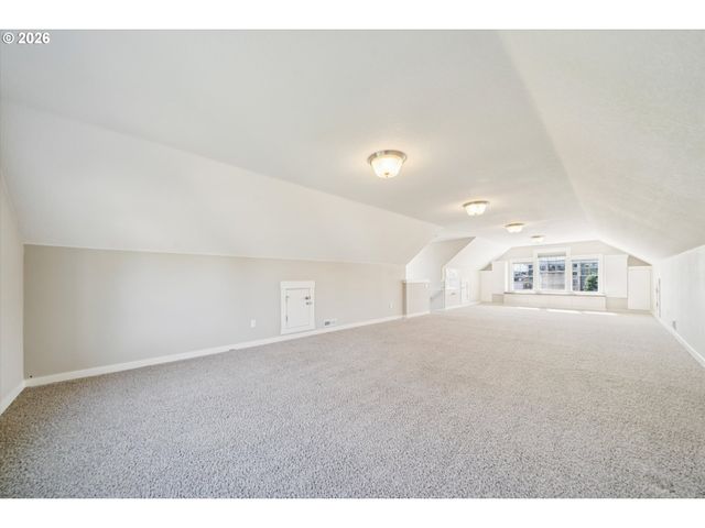 1647 Se SPOKANE St, Portland, OR 97202