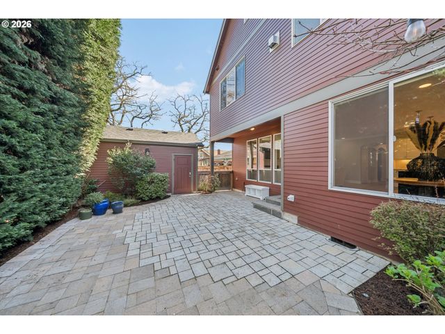 1647 Se SPOKANE St, Portland, OR 97202