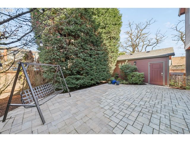 1647 Se SPOKANE St, Portland, OR 97202