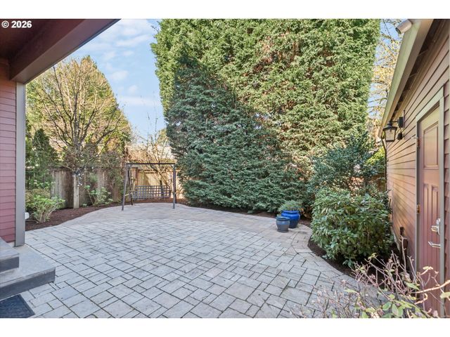 1647 Se SPOKANE St, Portland, OR 97202