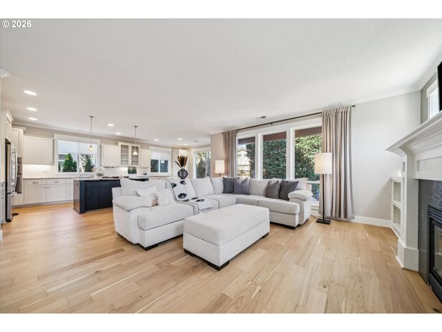 1647 Se SPOKANE St, Portland, OR 97202