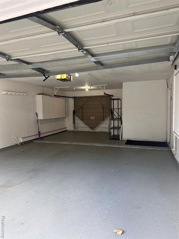 7421 Heather Heath, West Bloomfield, MI 48322