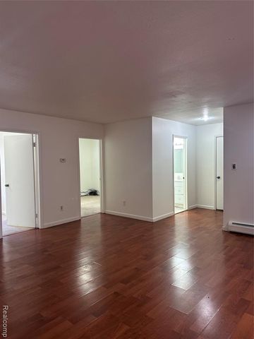 7421 Heather Heath, West Bloomfield, MI 48322