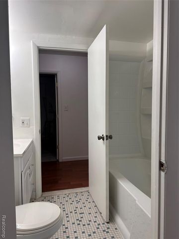 7421 Heather Heath, West Bloomfield, MI 48322