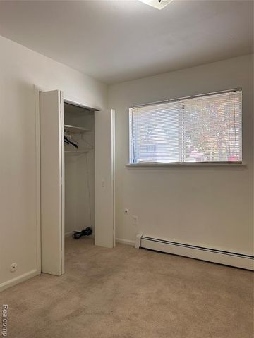 7421 Heather Heath, West Bloomfield, MI 48322