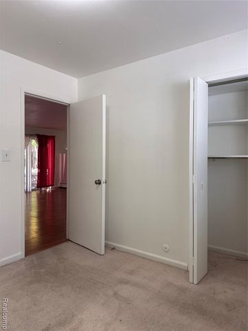 7421 Heather Heath, West Bloomfield, MI 48322