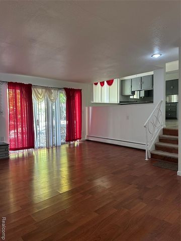 7421 Heather Heath, West Bloomfield, MI 48322