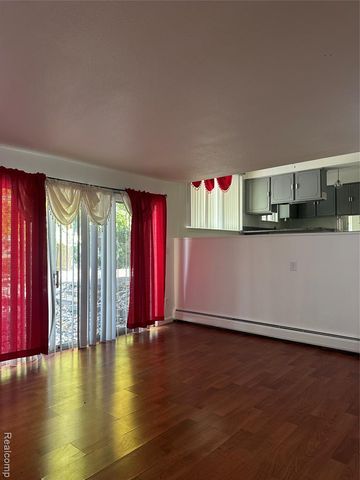 7421 Heather Heath, West Bloomfield, MI 48322