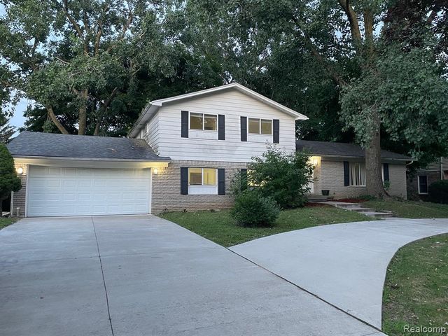 7421 Heather Heath, West Bloomfield, MI 48322