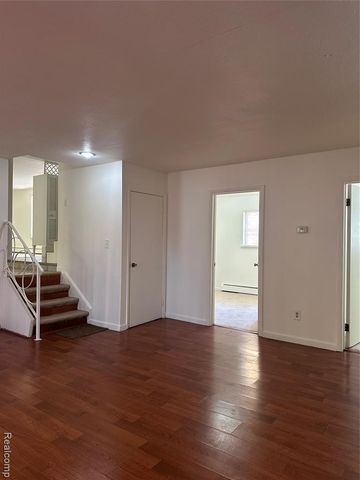 7421 Heather Heath, West Bloomfield, MI 48322