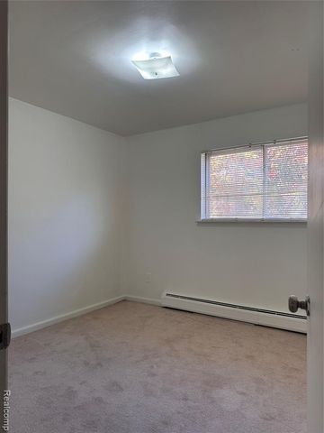 7421 Heather Heath, West Bloomfield, MI 48322