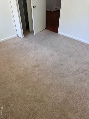 7421 Heather Heath, West Bloomfield, MI 48322