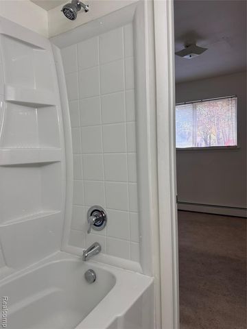 7421 Heather Heath, West Bloomfield, MI 48322