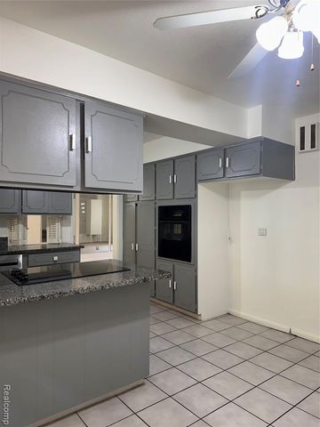 7421 Heather Heath, West Bloomfield, MI 48322