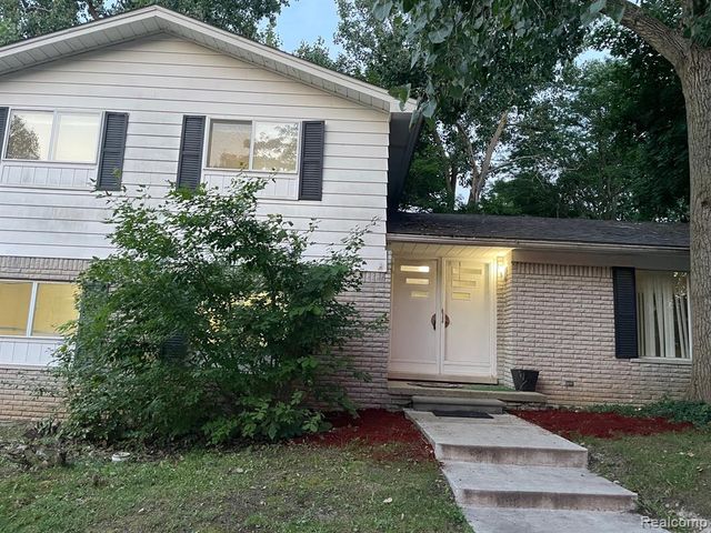 7421 Heather Heath, West Bloomfield, MI 48322