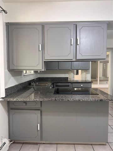 7421 Heather Heath, West Bloomfield, MI 48322