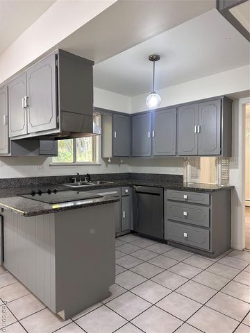 7421 Heather Heath, West Bloomfield, MI 48322