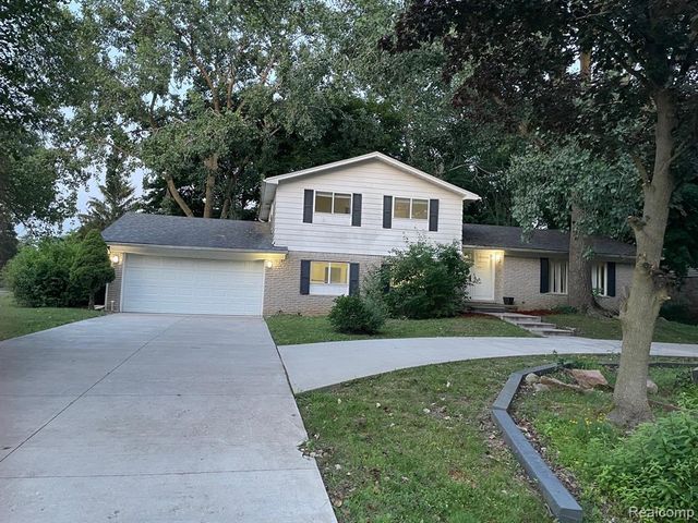 7421 Heather Heath, West Bloomfield, MI 48322