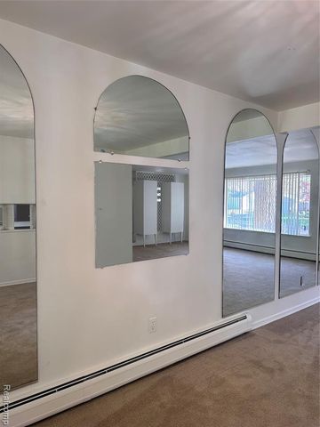 7421 Heather Heath, West Bloomfield, MI 48322