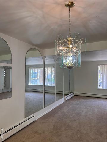 7421 Heather Heath, West Bloomfield, MI 48322