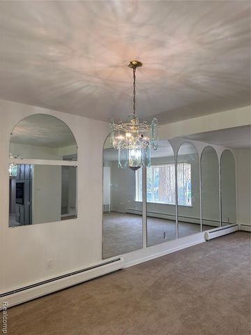 7421 Heather Heath, West Bloomfield, MI 48322