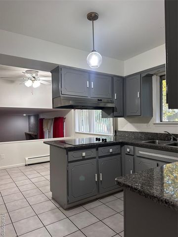 7421 Heather Heath, West Bloomfield, MI 48322