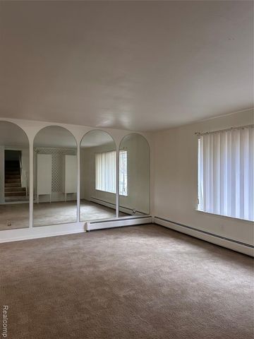 7421 Heather Heath, West Bloomfield, MI 48322