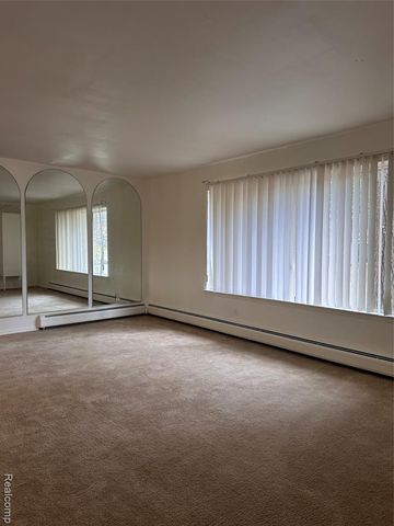 7421 Heather Heath, West Bloomfield, MI 48322