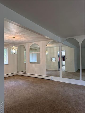 7421 Heather Heath, West Bloomfield, MI 48322