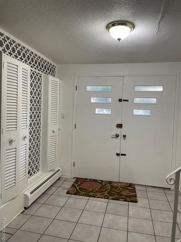 7421 Heather Heath, West Bloomfield, MI 48322