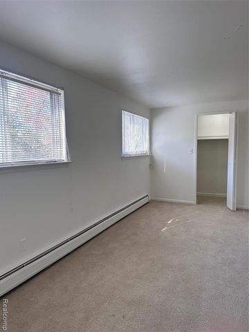 7421 Heather Heath, West Bloomfield, MI 48322