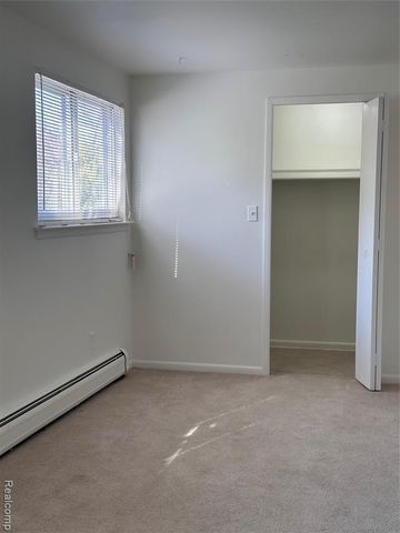 7421 Heather Heath, West Bloomfield, MI 48322